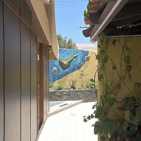 Отель Amigos Nest